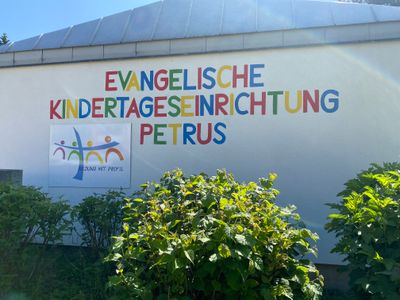 VLKita Petrus_SchriftzugGebäude.jpeg